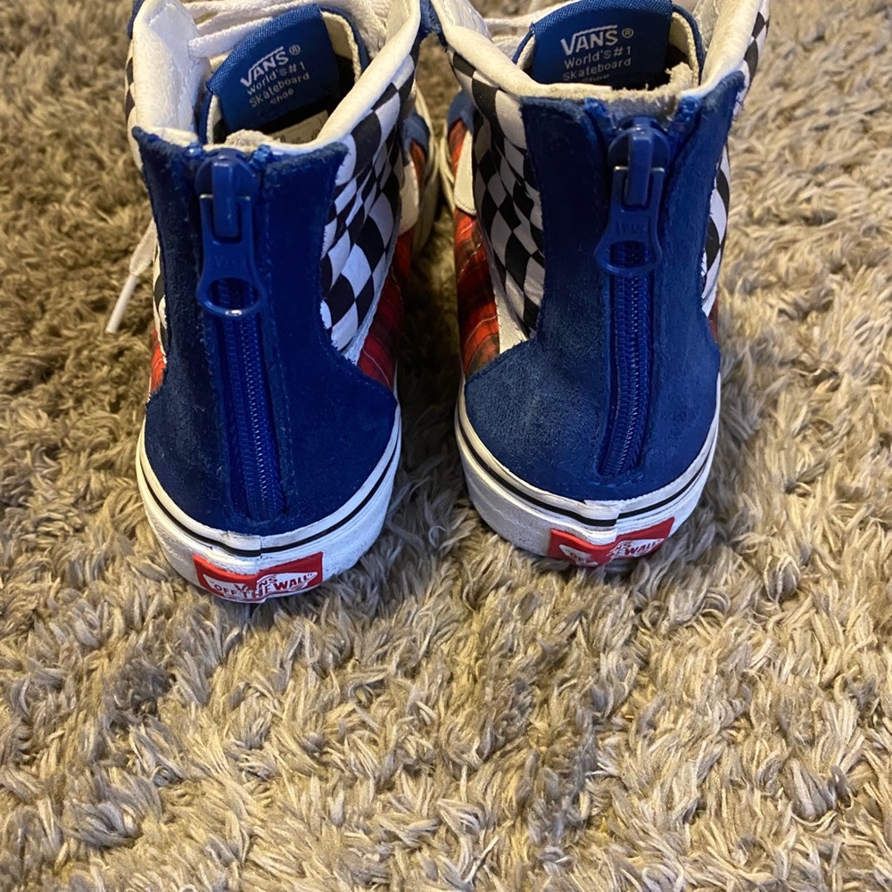 Vans - Picture 3 of 6